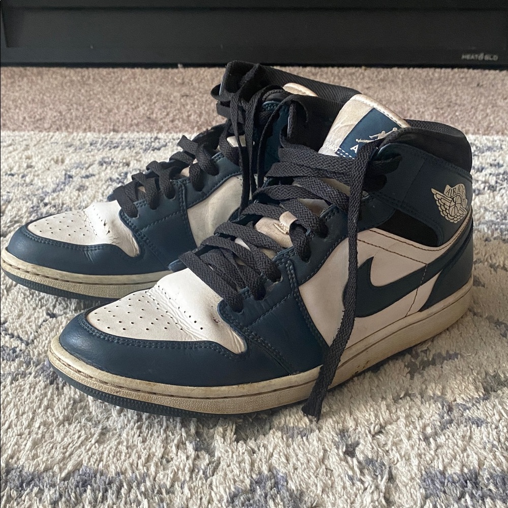 Nike Men's Navy and White Sneakers